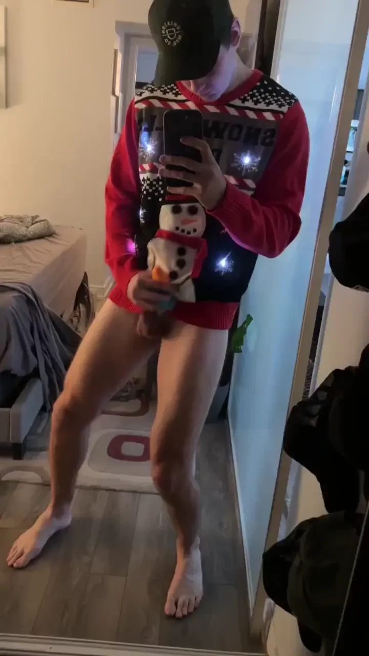 Happy holidays everyone love you all hope you like my xmas sweater 