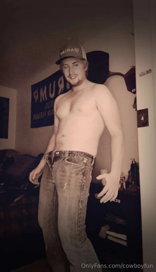 Hello beautiful people it s friday time to strip down naked anyone 