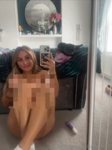 Legs open pic wearing absolutely nothing