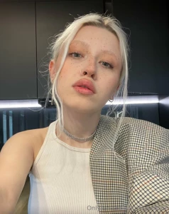 A naughty girl woodsnaomifree wants to play with your cock if you want part 526