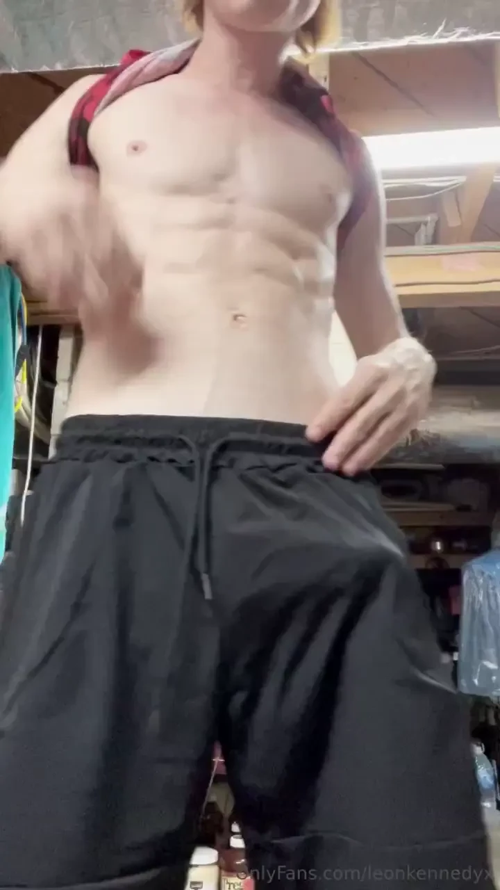 I did this while people were over that s why i keep looking paranoid 