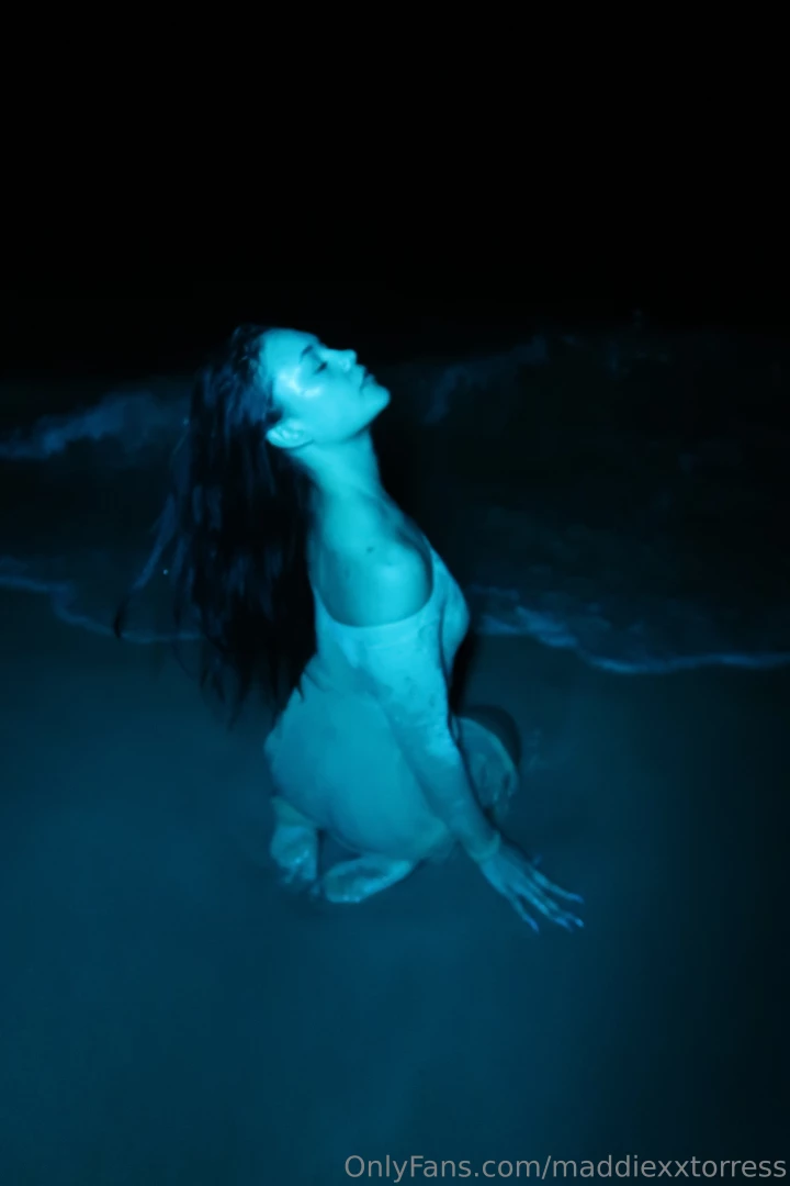 Meet me at the shore im waiting for your touch 