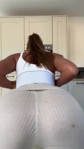I wonder who got my pants so mucky on my booty
