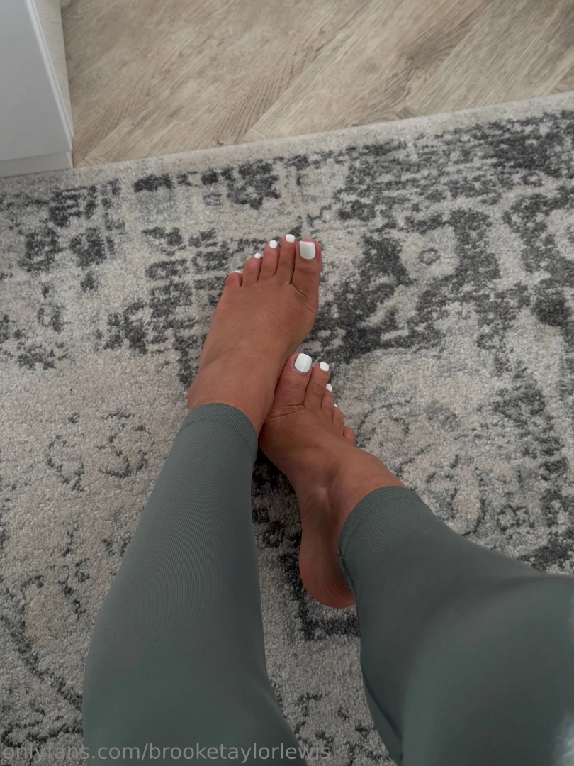 It s fresh pedi dayyyy the white toes have made a return do you like part 3 