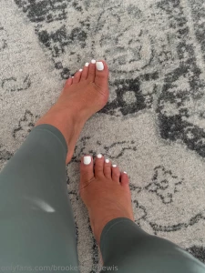 It s fresh pedi dayyyy the white toes have made a return do you like part 2