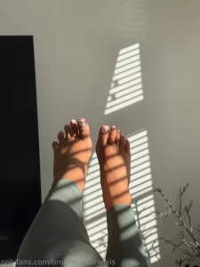 It s fresh pedi dayyyy the white toes have made a return do you like part 4