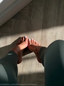 It s fresh pedi dayyyy the white toes have made a return do you like