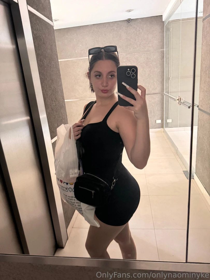 Do you like me in a tight dress 