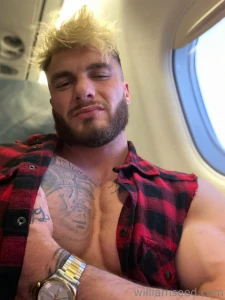 Pecs out on the plane