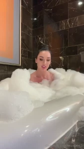 Ig gets to see the teaser of gets to see the rest hint i go even