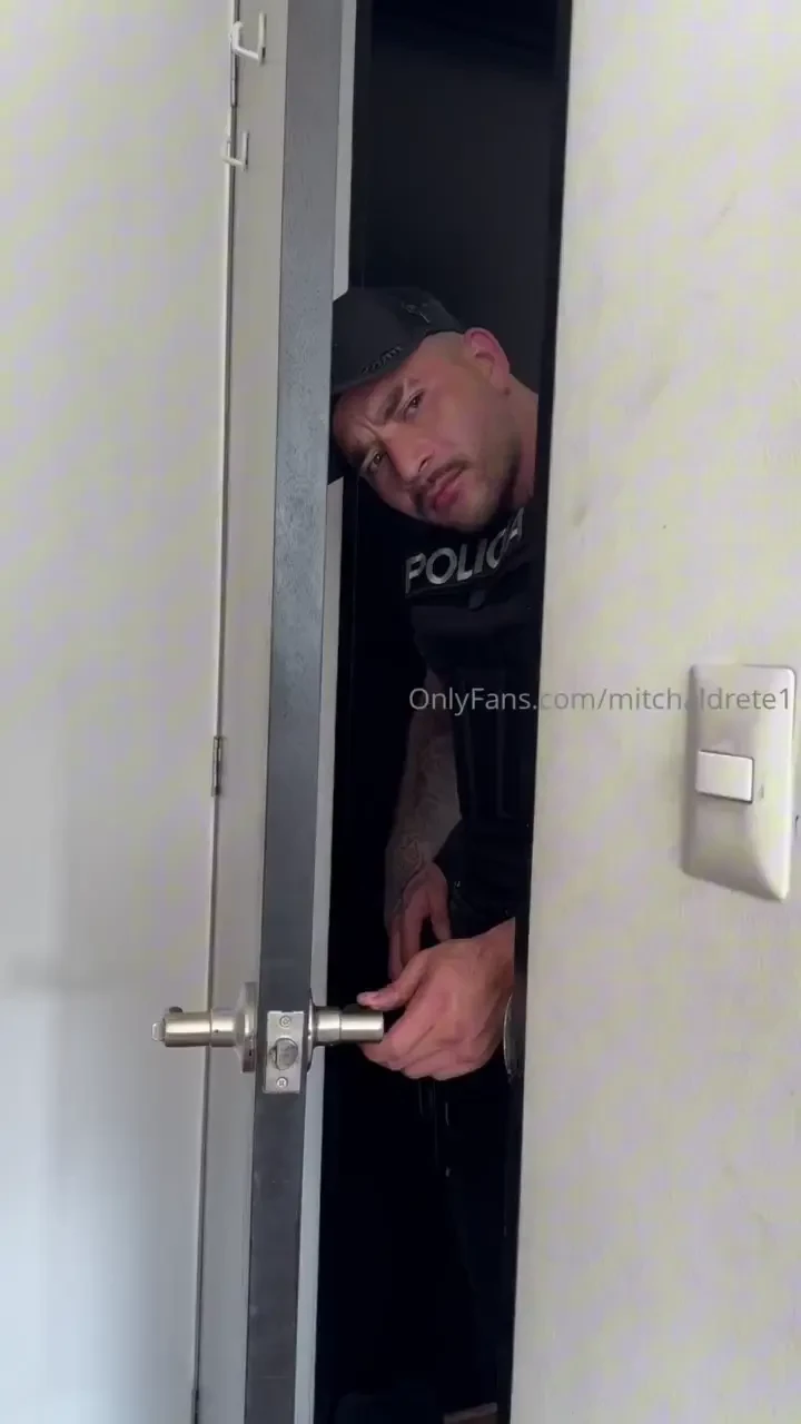 Checa tus mensaje te dej un video con el polic a del metro 