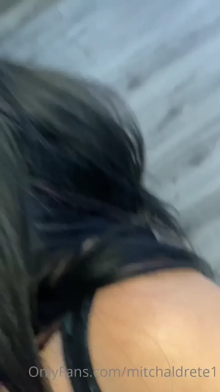 Y que me lo cojo en una barber a y en un restaurante junt el video y 