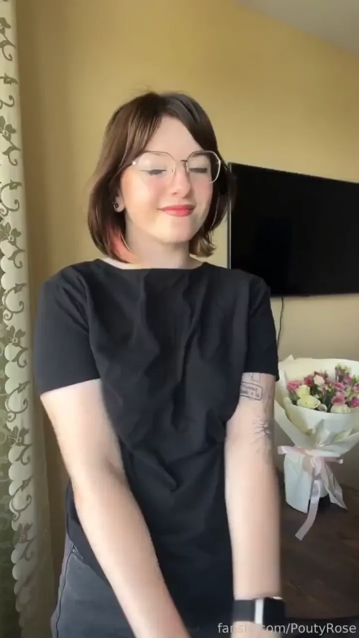 My present to you subscribe to see more poutyrose https fans ly 