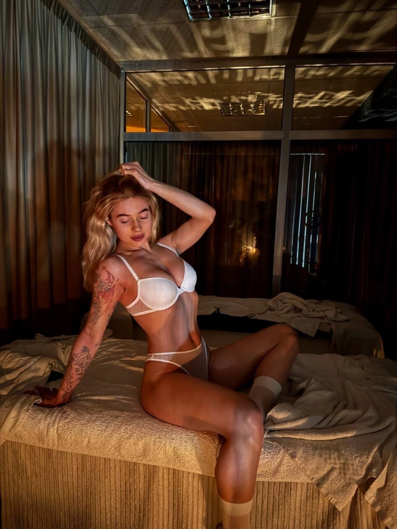 The massage table is such a comfortable place i can relax and have fun 