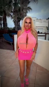 Feeling pretty in pink want to spend your weekend with me