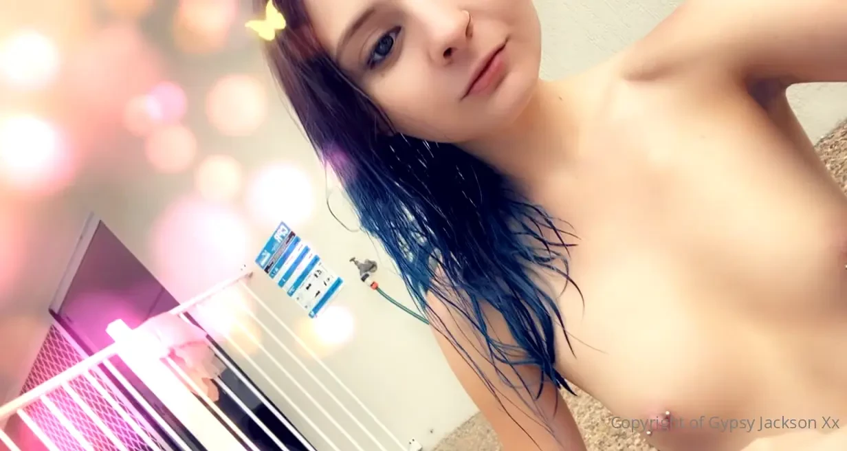 Would you come chill by the pool with me 