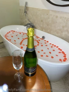 Cum take a freaky rose petal bath with me in jamaica