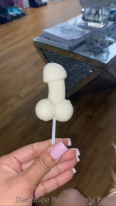 Yummyyyy new content in your dm at 8pm est