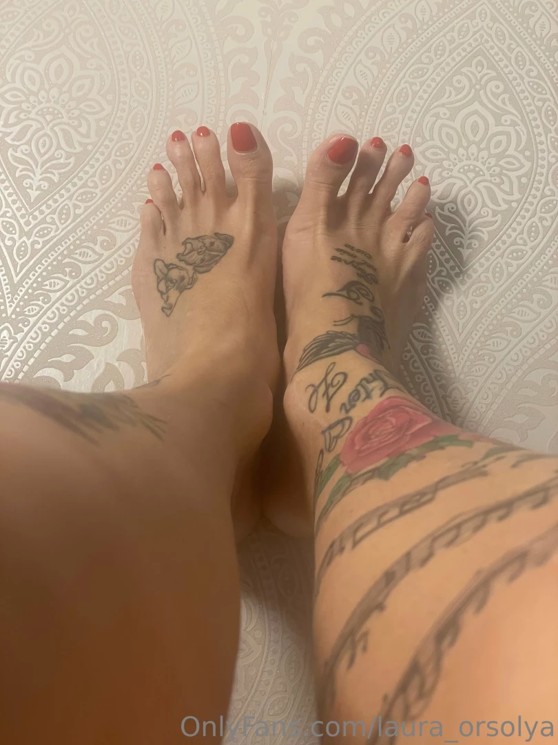 Feet fetish lovers tip 10 right now and get a huge bundle of foot 