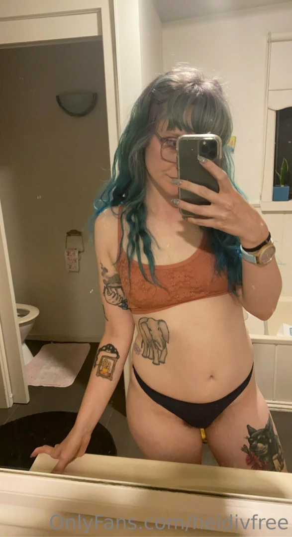 heidivfree - I love taking selfies for you guys 