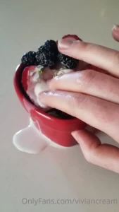 Fingers in the cream foodplay
