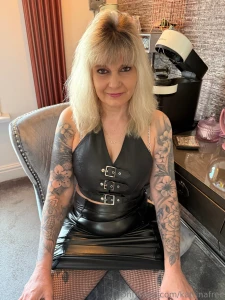Just uploaded below just 3 99 the naughty pics got my sexy leather part 9