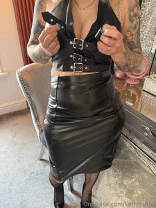 Just uploaded below just 3 99 the naughty pics got my sexy leather part 25