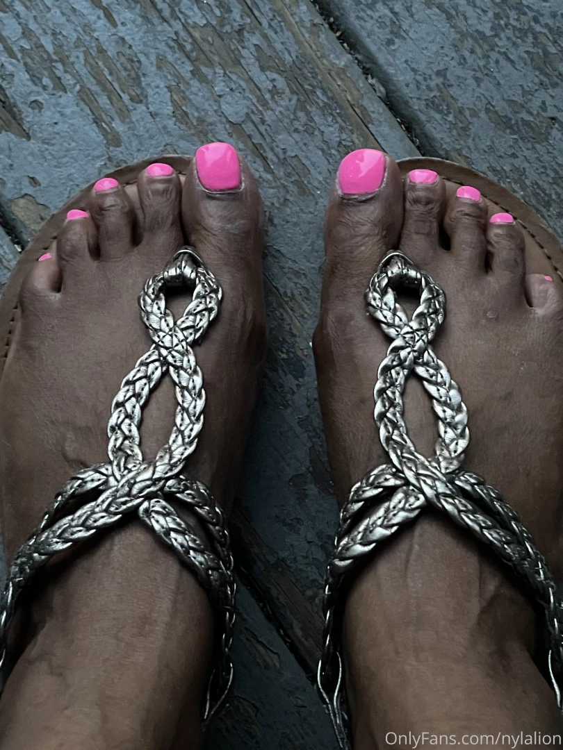 I m not sure who s into feet but if you like my little toes and you 