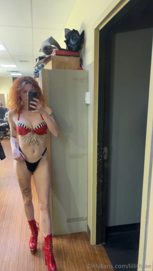 Merry christmas and happy holidays all you freaky fuckers 