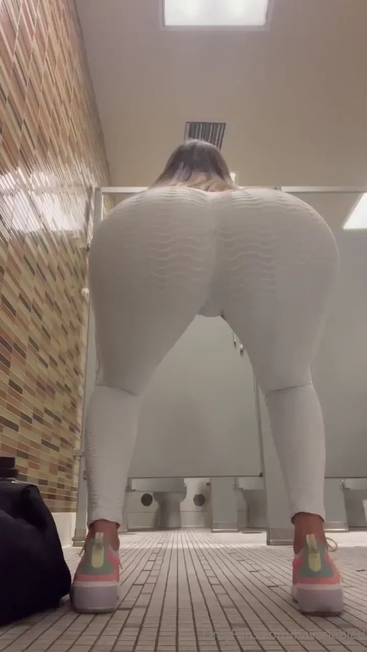 White leggings squats 