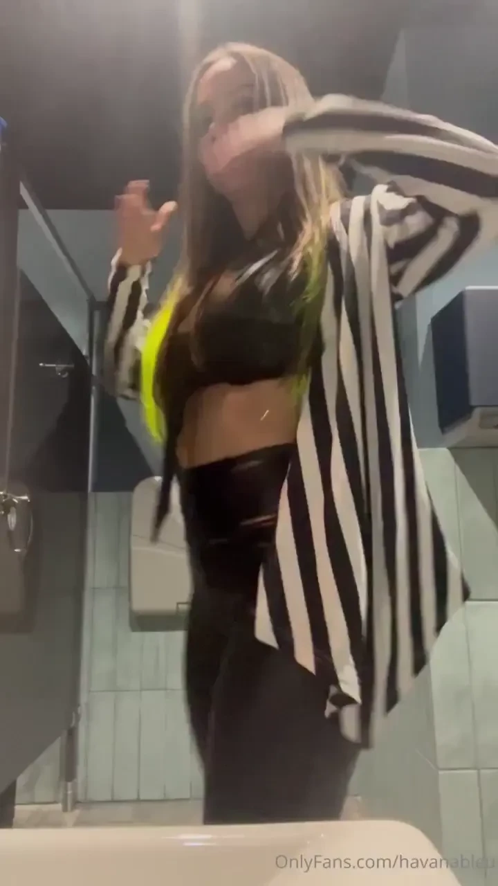 Beetle juice sexy outfit video say my name three times 