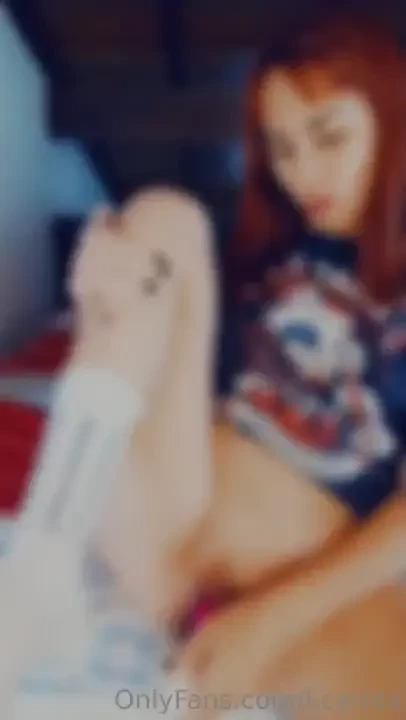Send a tips daddy and you will receive full uncensored video in your 