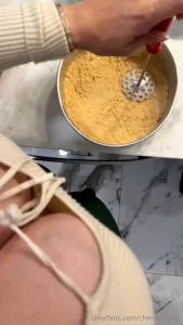 I love to cook cheesecakes