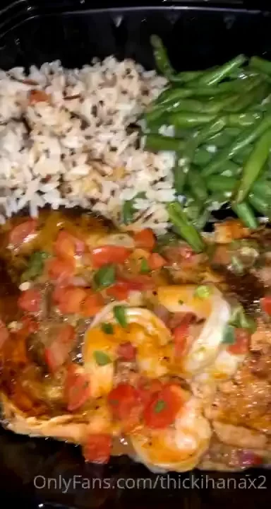 Fyi ya girl eats good amp loves food i m a healthy eater too btw 