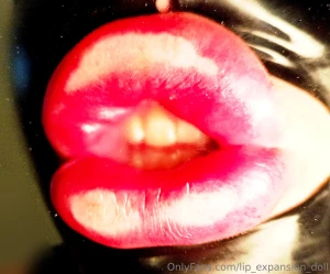 I have kissed a pane of glass for you so that you can see how big my