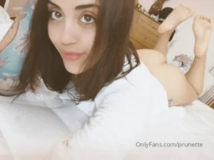 Just a smile to maybe brighten your day a little bit un petit sourire