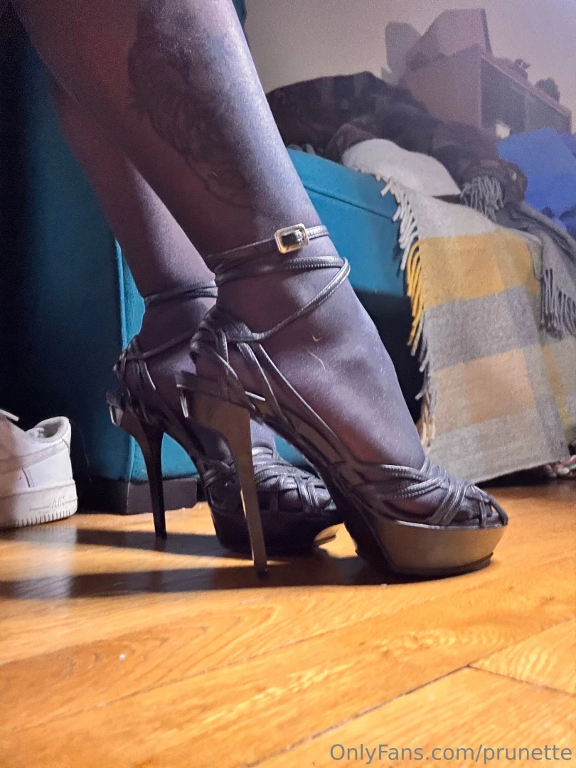 Pour les amateurs de talons et de bas part 5 