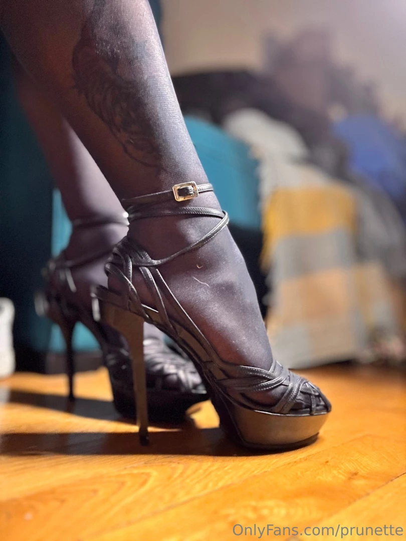 Pour les amateurs de talons et de bas part 3 