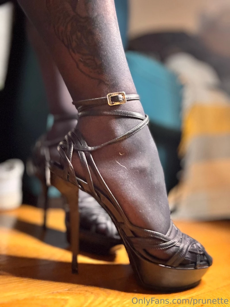 Pour les amateurs de talons et de bas part 4 