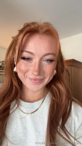 How s everyone doing tonight just hit me up if you re bored