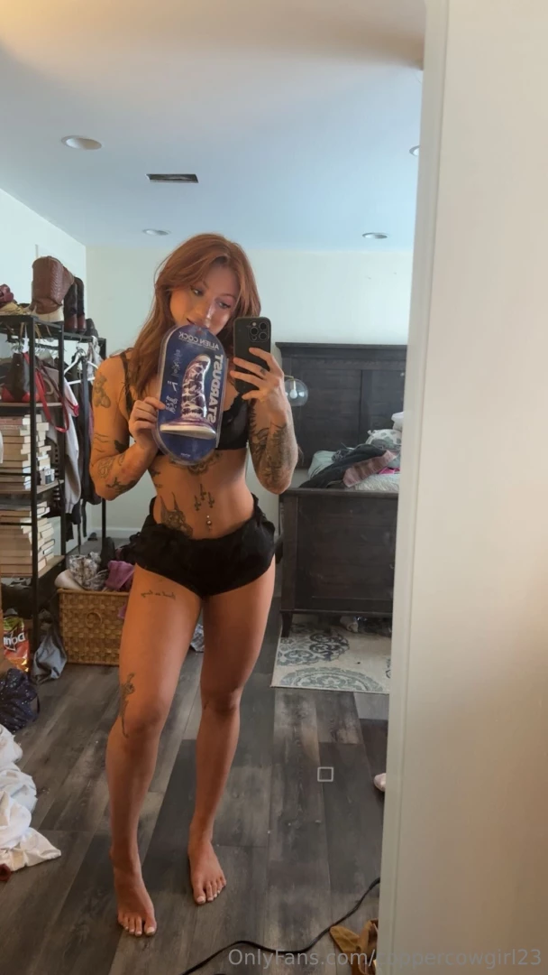 I know all of you wants to watch me playing with this alien dildo 