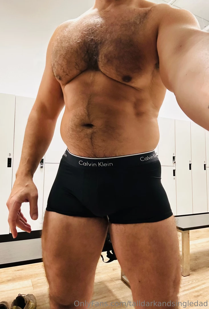Had a nice thick pump today felt like i needed a hand or two on me 