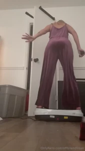 Wanna see me twerk on this vibration plate naked