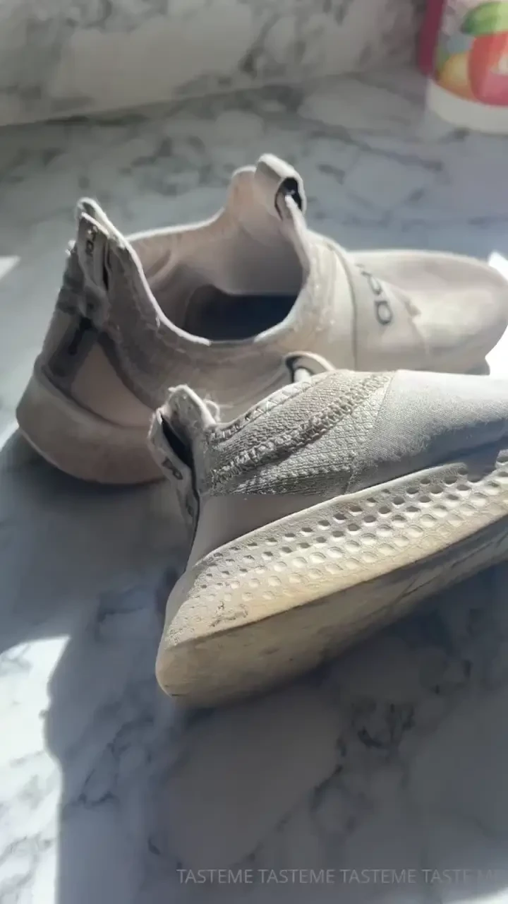 Imagine how smelly i rarely wore socks with these 