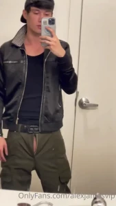 When the zipper on your fly breaks while you re freeballing