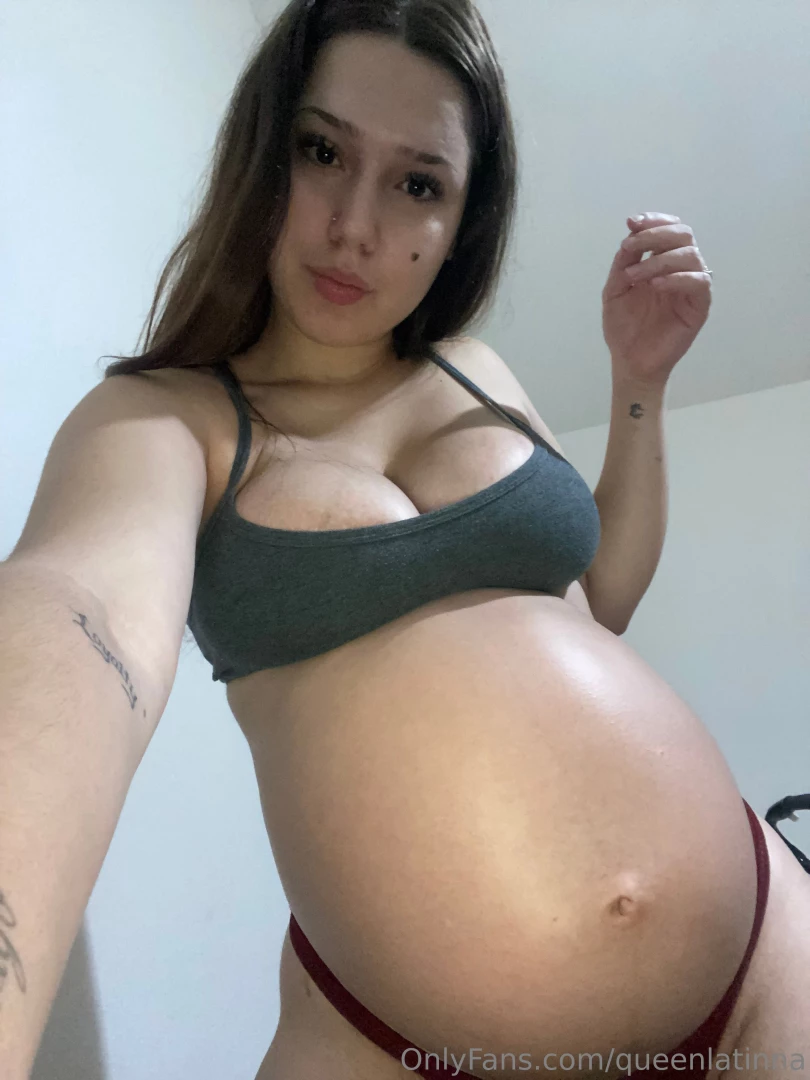 My little pregnant body and i wish you a nice weekend 
