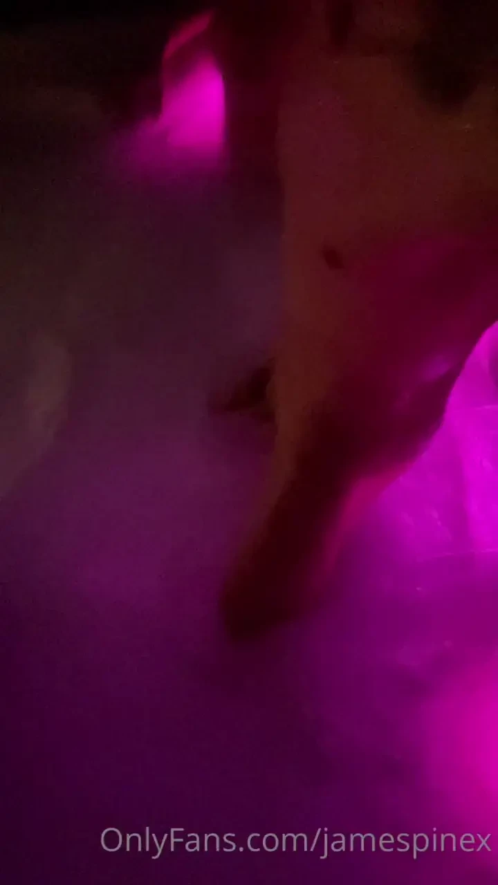 Come play with me in this hot tub 