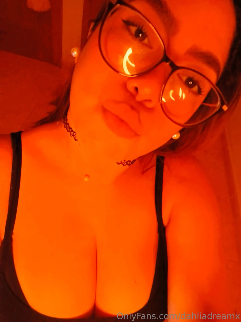 Give me a kiss my lips need to feel you 