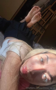 I want a slave who kisses my feet while i play cod on my phone