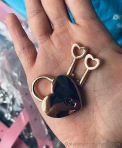 I wanna start 2025 the right way who s sending me their key to hold